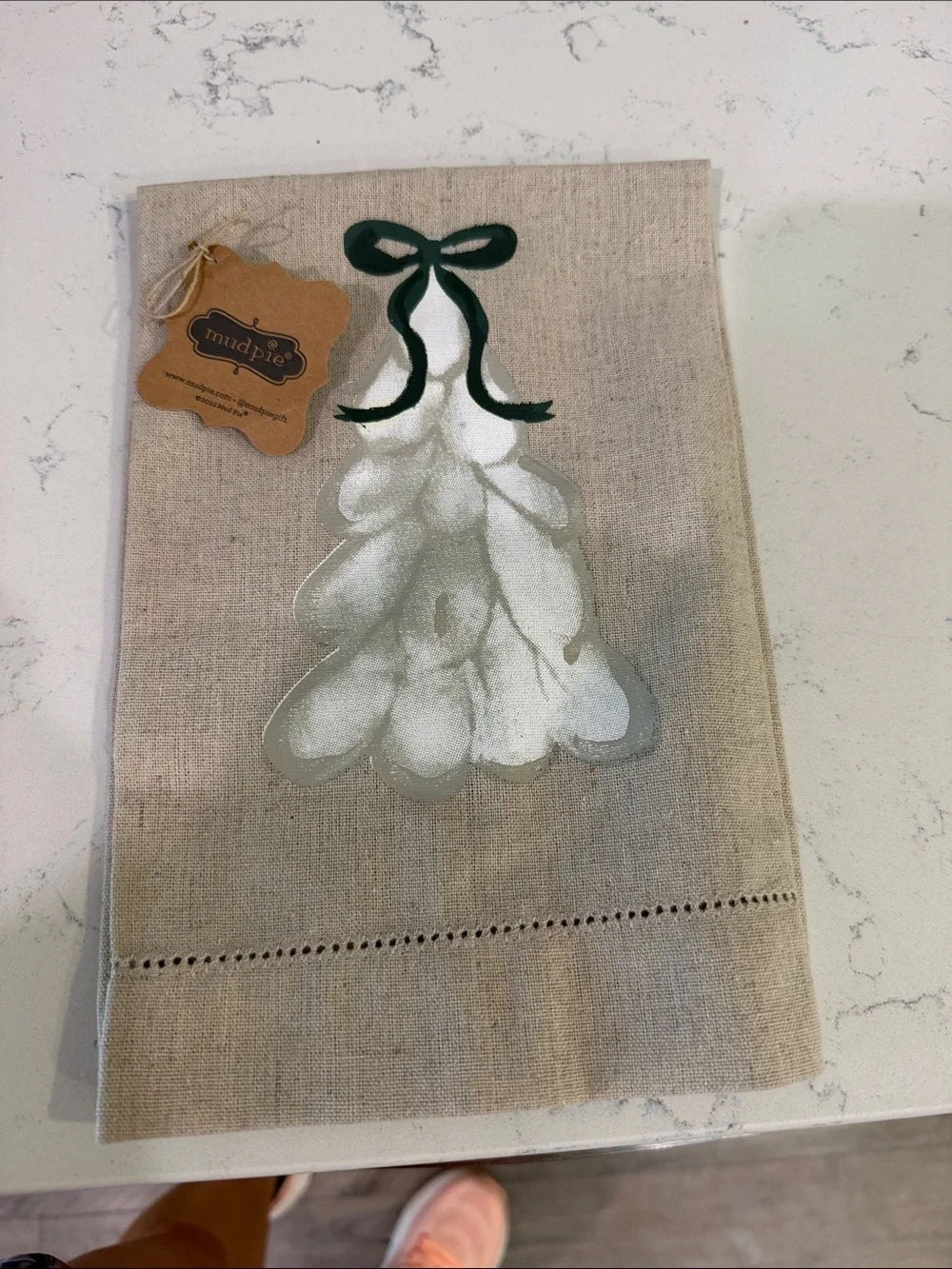 Mud Pie Linen Tea Towel with White Mistletoe and Green Bow Accent